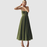 Adéla - Modern elegance with an open back
