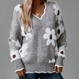 Belinha - Elegant blouse with a V-neck and floral pattern