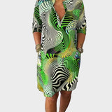 Mari - Colorful dress with a V-neckline
