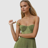 Adéla - Modern elegance with an open back