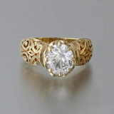 Elegant ring with white zircon