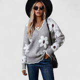 Belinha - Elegant blouse with a V-neck and floral pattern